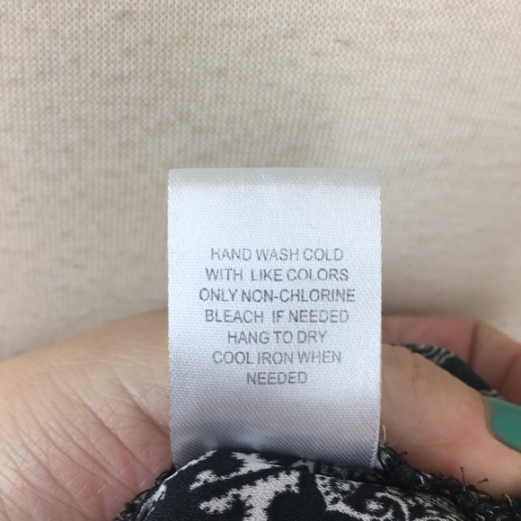 Offer DR2 black white boho mandala print long sleeve top size small - Picture 7 of 11